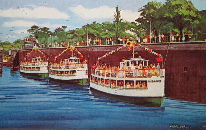 Soo Locks Boat Tours - OLD POSTCARD